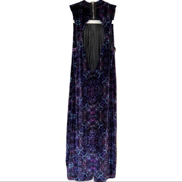 Backless Velvet MIDI Dress - Picture 2 of 4